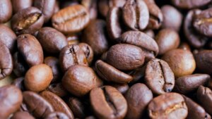 Produção de café cresce 4,3% em 2025 e exportações batem recorde