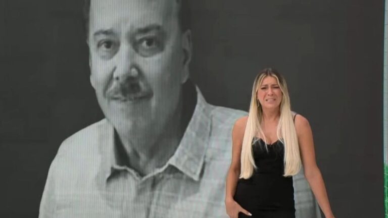 Renata Fan se emociona ao falar da morte do pai ao vivo