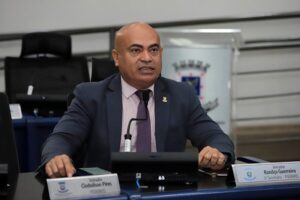 Ronilço Guerreiro vota a favor de empréstimo para asfaltamento, mas cobra execução de obras já previstas e atenção a todos os bairros