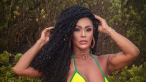 Rosiane Pinheiro renova bronzeado e faz cliques de biquíni; veja