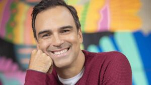 Tadeu Schmidt atiça curiosidade e dá 'spoiler' sobre o "BBB 26"