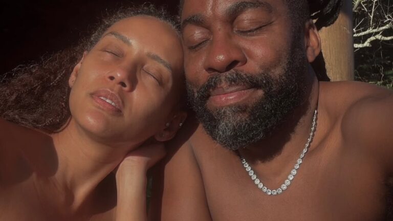 Taís Araújo posa sem maquiagem ao lado de Lázaro durante férias