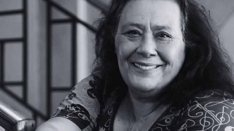 Teuda Bara, fundadora do Grupo Galpão, morre aos 84 anos em BH