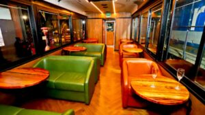 Trem da Serra do Mar ganha vagão boutique com teto de vidro
