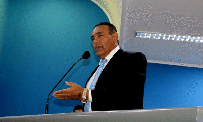 Vereador Carlão pede nomeação urgente de Secretário de Saúde 