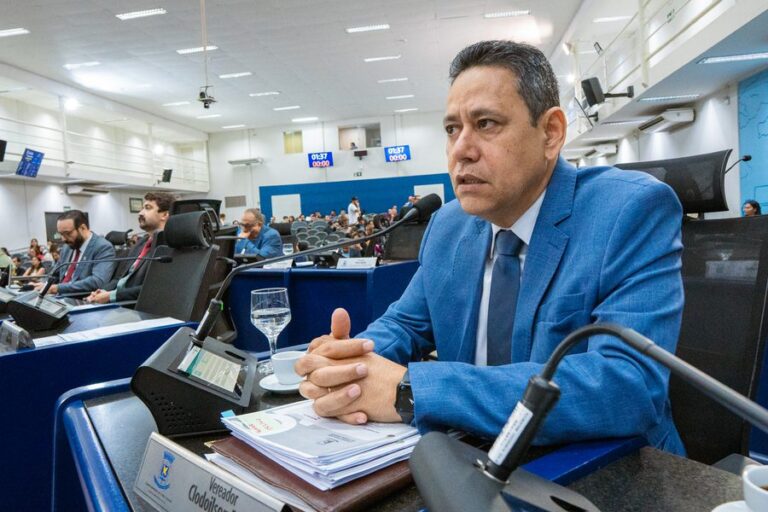 Vereador Clodoilson Pires pede empatia com farmacêuticos e alerta: “O servidor não é o culpado pela falta de remédios”