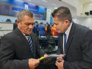 Vereador Delei Pinheiro destaca compromisso com o serviço público ao votar projetos importantes na sessão desta terça-feira