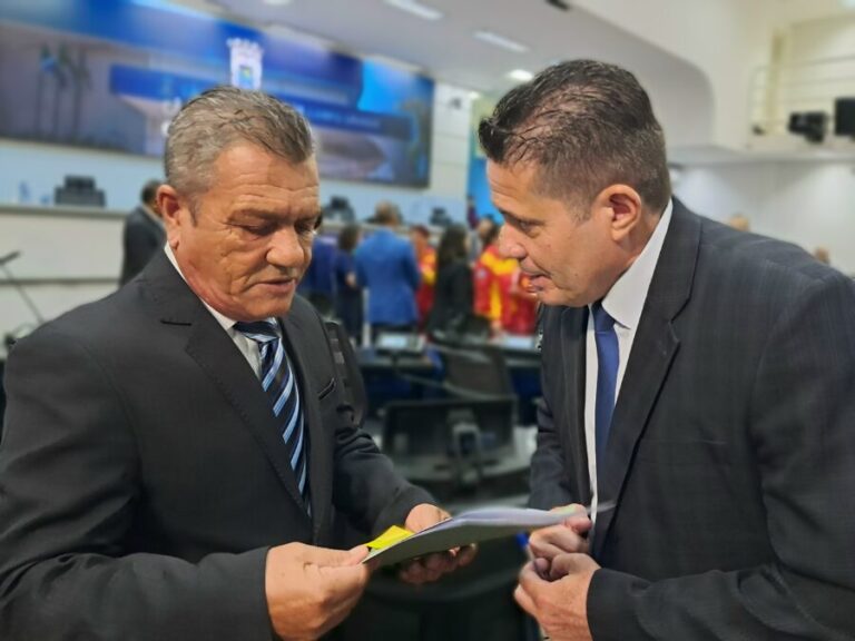 Vereador Delei Pinheiro destaca compromisso com o serviço público ao votar projetos importantes na sessão desta terça-feira