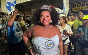 Flora Cruz celebra samba e reforça legado na Vila Isabel