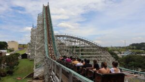 Hopi Hari: vale mais a pena ir de carro ou excursão em 2026?