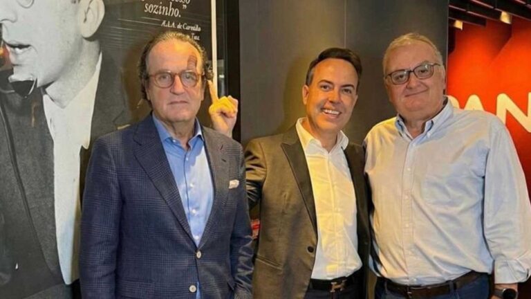 Jovem Pan fecha com ex-chefão do SBT e estreia na TV aberta