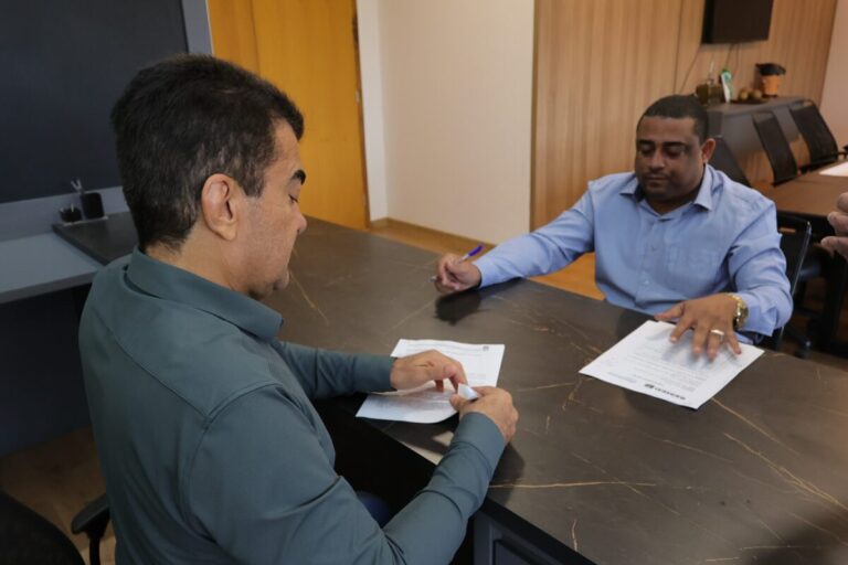 Prefeitura começa empossar professores concursados da Educação Especial