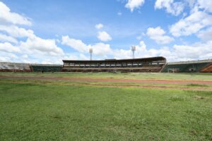 Prefeitura prepara o gramado do Douradão para receber jogos do Campeonato Estadual