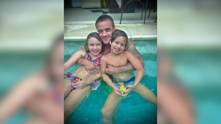 Rafael Cardoso reencontra filhos após polêmicas