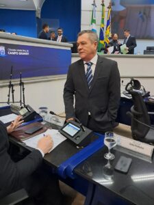 Vereador Delei Pinheiro solicita limpeza no entorno do Córrego Anhanduí